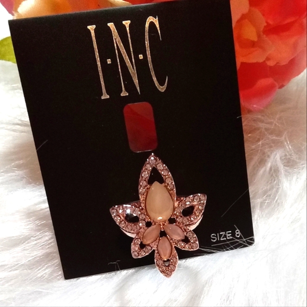 🩷New INC Pink Cluster Ring🩷